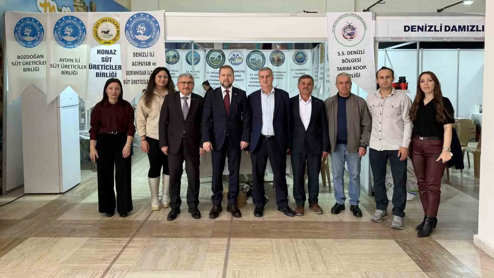 DENİZLİ TİCARET ODASI (DTO) BAŞKAN VEKİLİ ALİ TAŞEVLİ, TARIMDA TEKNOLOJİ KULLANIMININ VE SEKTÖRLER ARASINDAKİ İŞ BİRLİĞİNİN ÖNEMİNE DİKKAT ÇEKEREK "DTO OLARAK HEDEFİMİZ, DENİZLİ’DE ÜRETİLEN DEĞERİN YİNE DENİZLİ’DE BÜYÜMESİ VE BURADAN DÜNYAYA ULAŞMASIDIR" DEDİ.