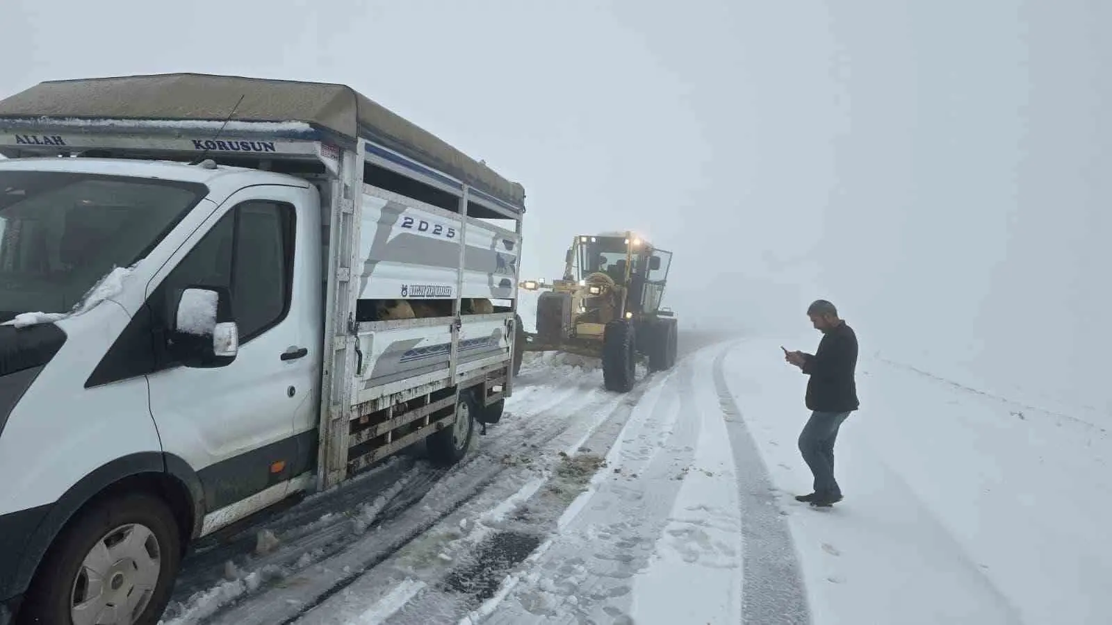 MUŞ’UN YÜKSEK KESİMLERİ MEVSİMİN İLK KAR YAĞIŞIYLA BEYAZA BÜRÜNDÜ.