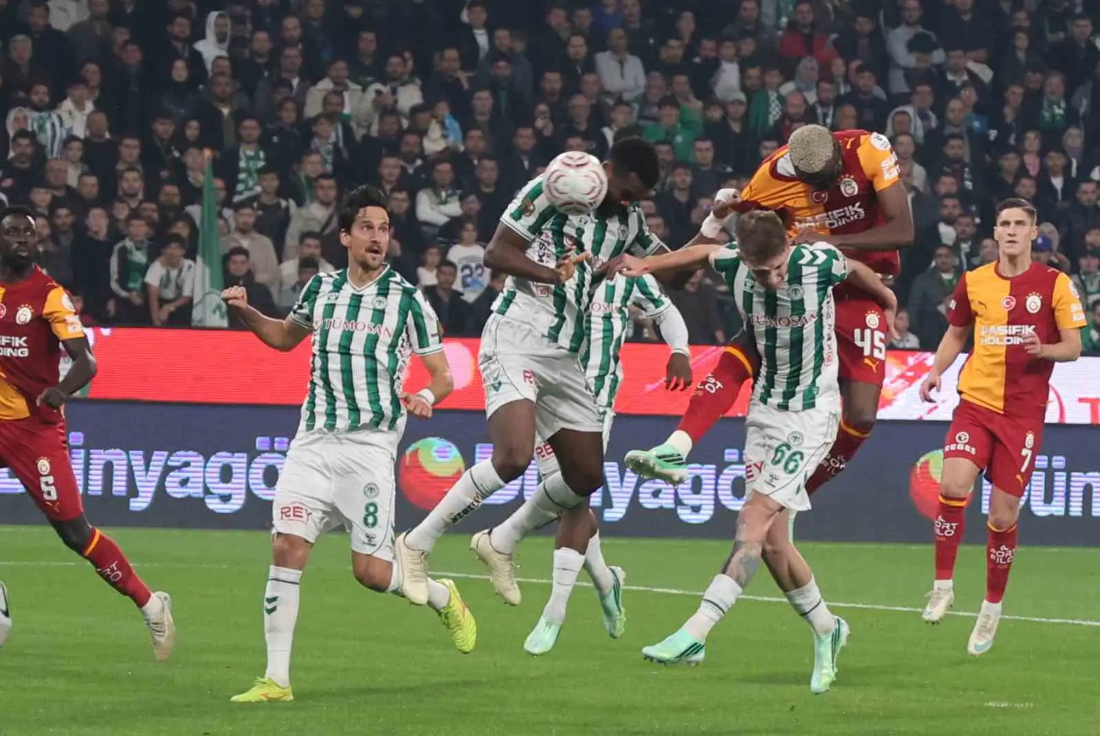 TRENDYOL SÜPER LİG 10. HAFTA MAÇINDA KONYASPOR SAHASINDA GALATASARAY İLE KARŞILAŞIYOR. MÜSABAKANIN İLK 15 DAKİKASI GALATASARAY'IN 1-0'LIK ÜSTÜNLÜĞÜYLE GEÇİLDİ.