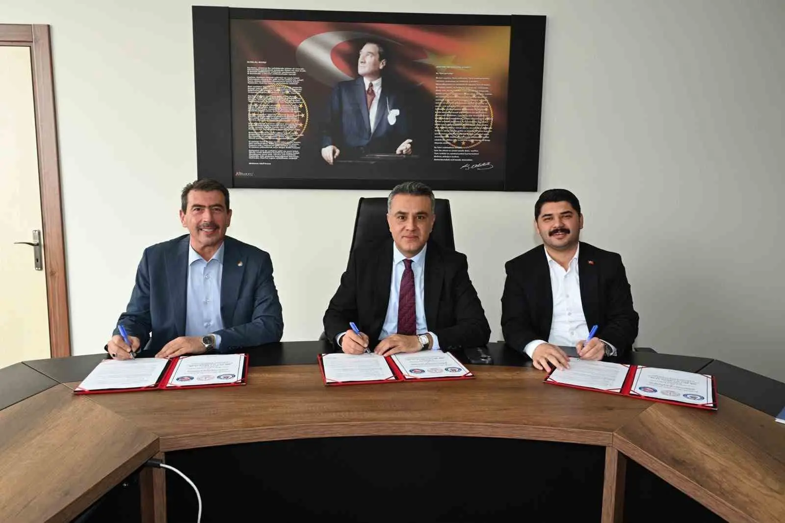 DENİZLİ'DE GENÇLİK İÇİN DEV İŞ BİRLİĞİ: "BİR BİLEN İLE BİLGE NESİL" PROJESİ BAŞLIYOR