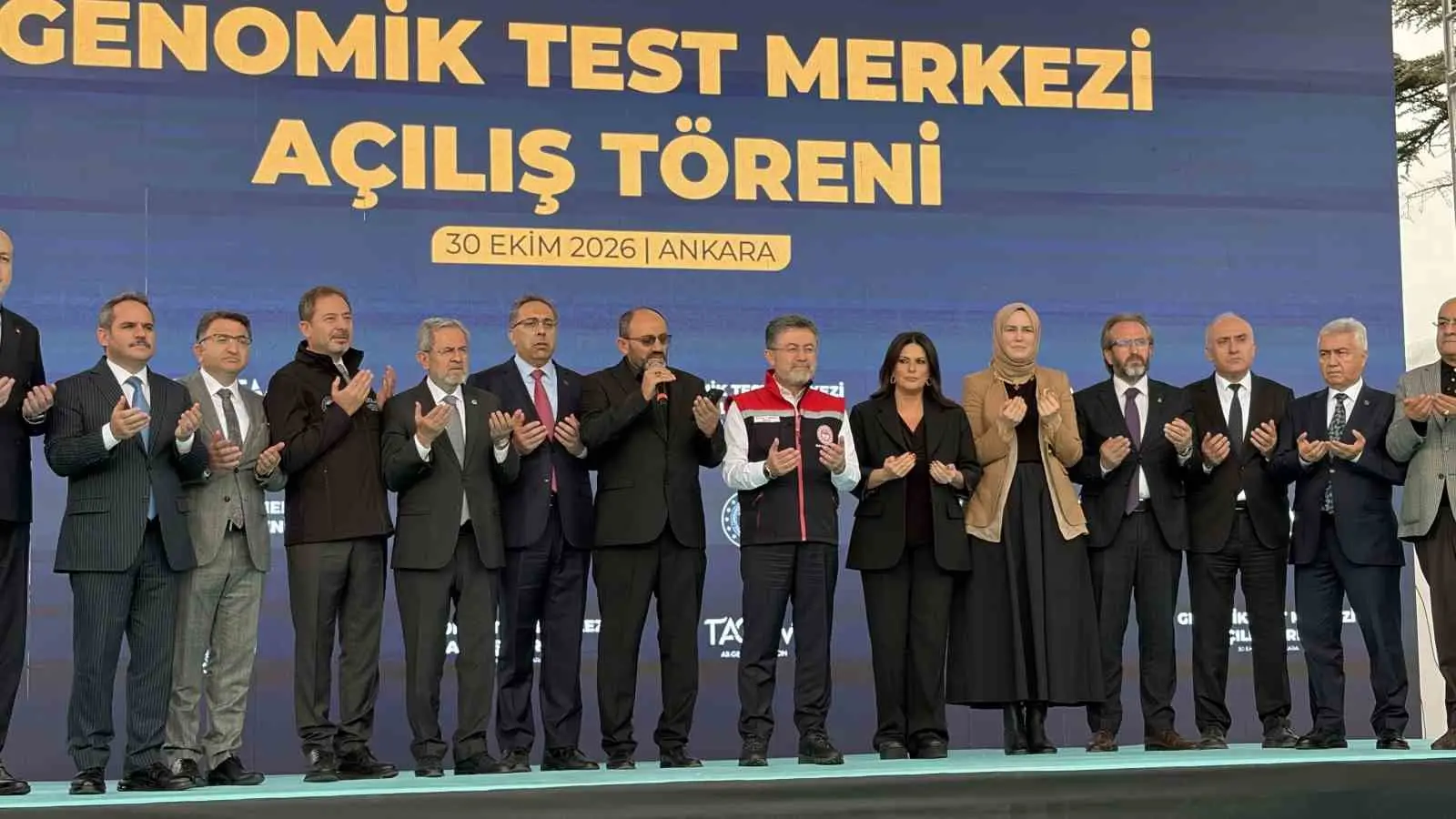 TARIM VE ORMAN BAKANI İBRAHİM YUMAKLI, "2026 YILINDA HAYVANSAL ÜRETİME VERMİŞ OLDUĞUMUZ DESTEĞİ BİR ÖNCEKİ YILA GÖRE YÜZDE 39,5 ARTIRARAK 38 BUÇUK MİLYAR LİRAYA ÇIKARDIK. İNŞALLAH MECLİSİMİZDEN DE BU BÜTÇE DÖNEMİ İÇERİSİNDE ONAY ALDIĞI TAKDİRDE, 2027 YILI İÇİN BU DESTEK BÜTÇESİNİ YÜZDE 41,5 ARTIRARAK 54 BUÇUK MİLYAR LİRAYA YÜKSELTMİŞ OLACAĞIZ" DEDİ.
